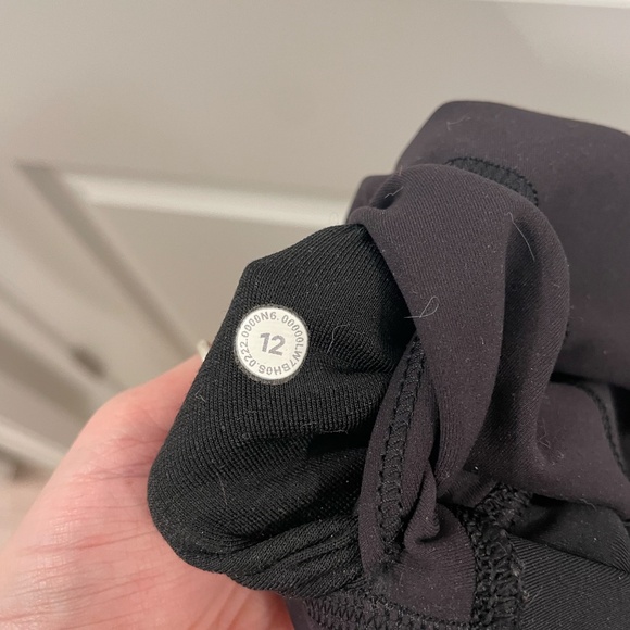 Lululemon 8" Biker Short Size 10 - Picture 3 of 3